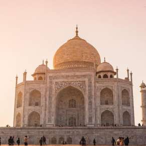 Taj Mahal sunrise tour by car from Delhi