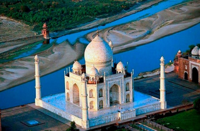 Day Trip to Agra Taj Mahal with Fatehpur Sakri from Delhi
